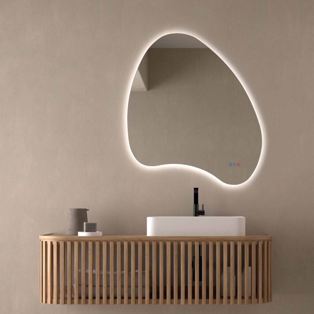 Espejo irregular para el baño